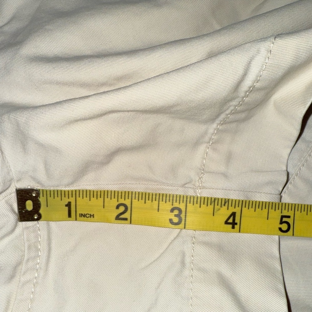 Gap Women’s Mid Rise 5” Inseam Khaki Shorts Size 8 Excellent Condition - Picture 3 of 6